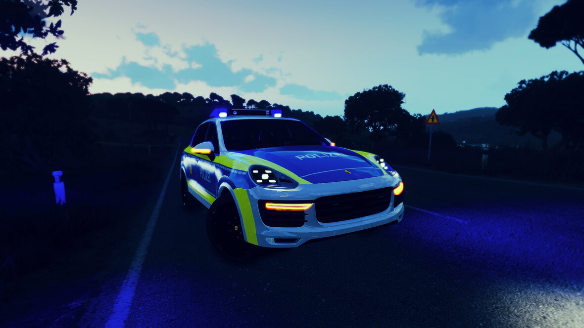 Porsche Cayenne 2015 - Polizei